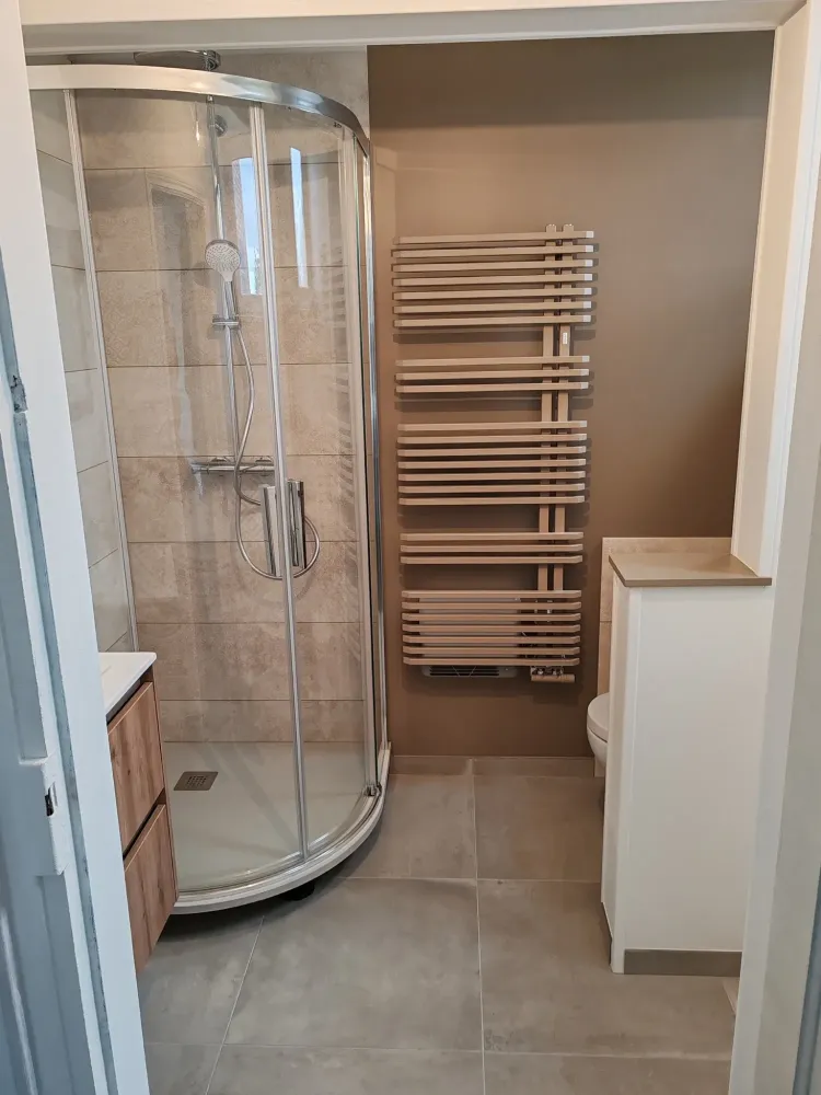 Salle de bain près de Dury